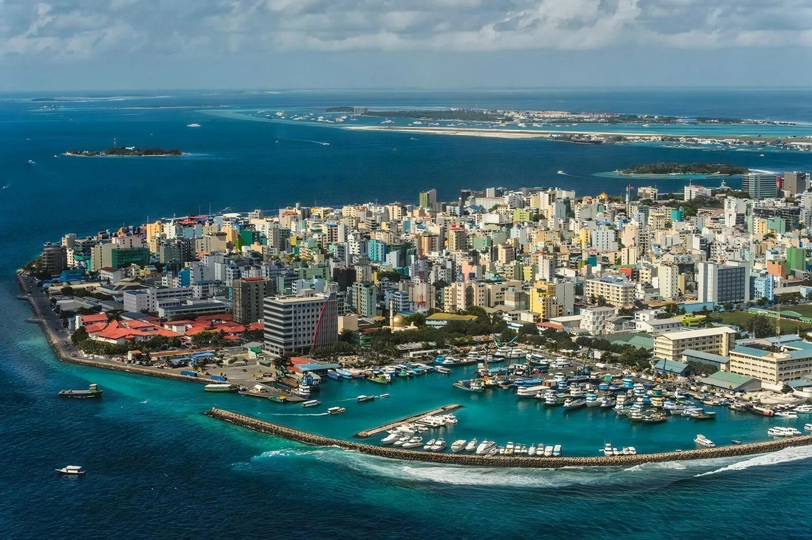 Известные страны на островах. Остров Мале Мальдивы. Столица Мальдивской Республики. Столица Мальдив - город Мале.. Мале площадь острова.