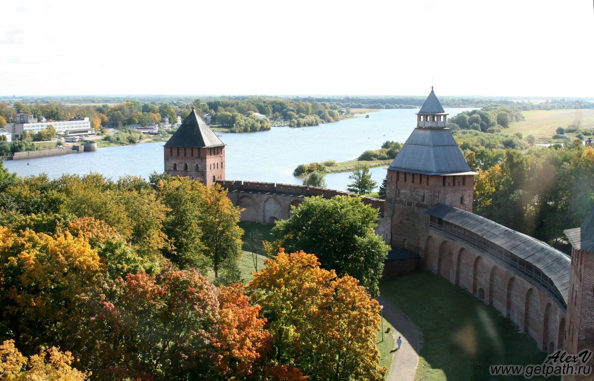 Великий Новгород крепость. Кремлевский парк Великий Новгород. Великий Новгород крепость лето. Осень сайт великого новгорода