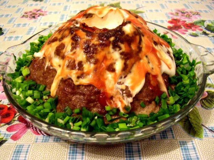 блюдо вулкан из фарша и картофельного. рецепт вулкана. вулкан из картофельного пюре. мясное блюдо вулкан. рецепт вулкана.