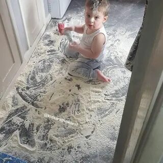 Дети приклеены