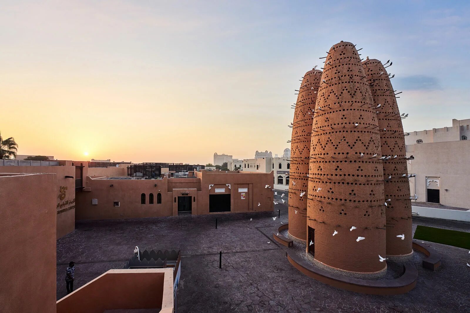 Катар улицы. Этнографическая деревня катара доха. Katara cultural village. Катар мечеть. Этнографическая деревня катара доха.