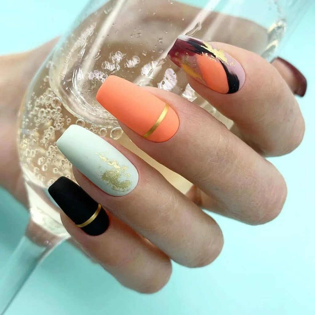 Оригинальный маникюр 2023. Оригинальный маникюр 2021. Необычный маникюр. Маникюр с паутинкой для дизайна. Стильный маникюр.