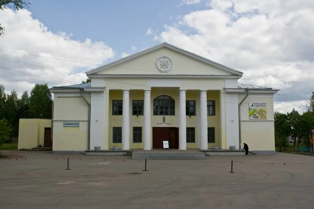 дк вырица. вырица храм серафима вырицкого. вырицкий культурный центр. вырица ленинградская область дк. дк вырица.