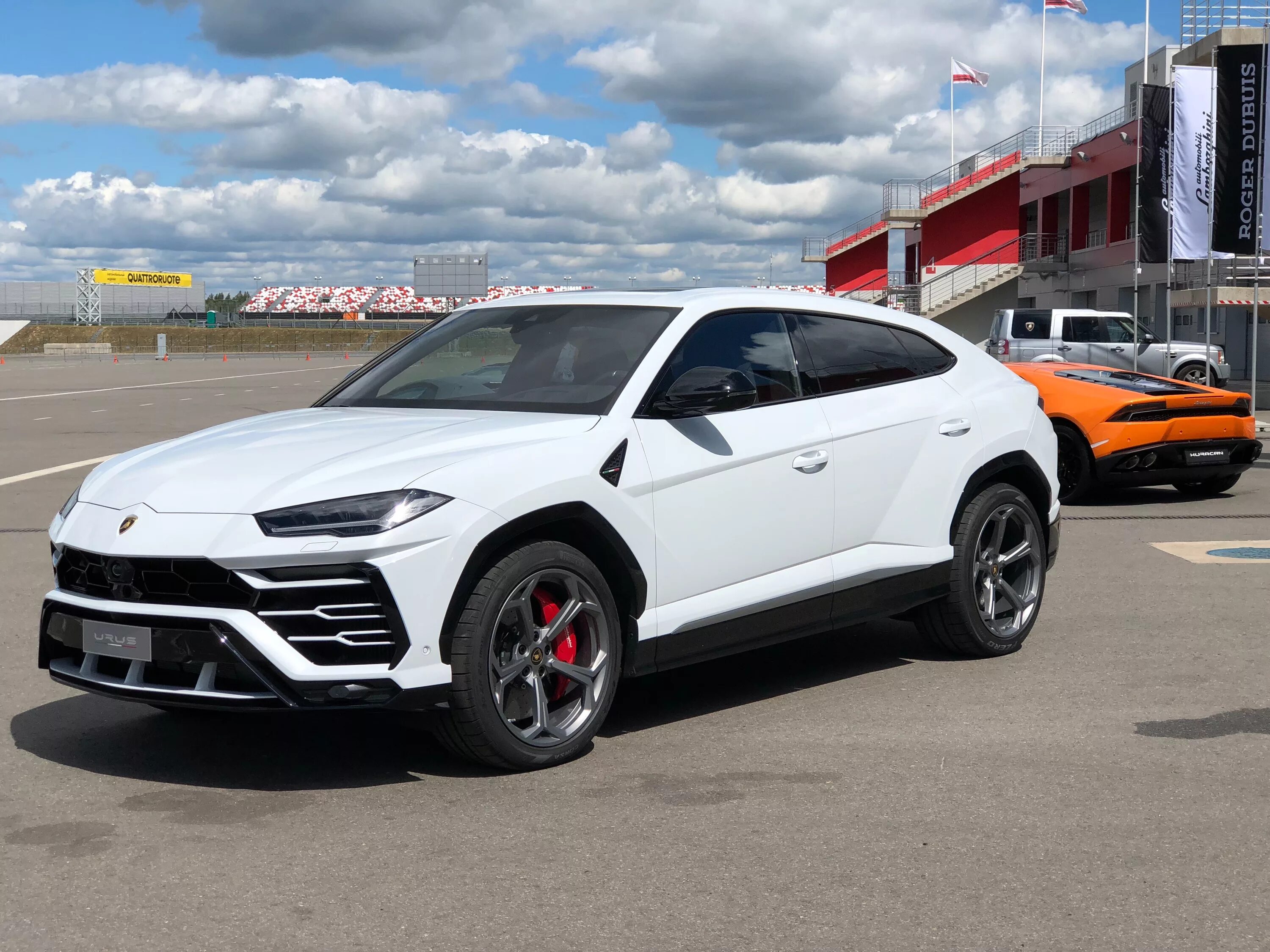 Погода на завтра урус. Lamborghini Urus 2023. Lamborghini Urus Ставрополь. Урус Ващенко. Urus люмин.