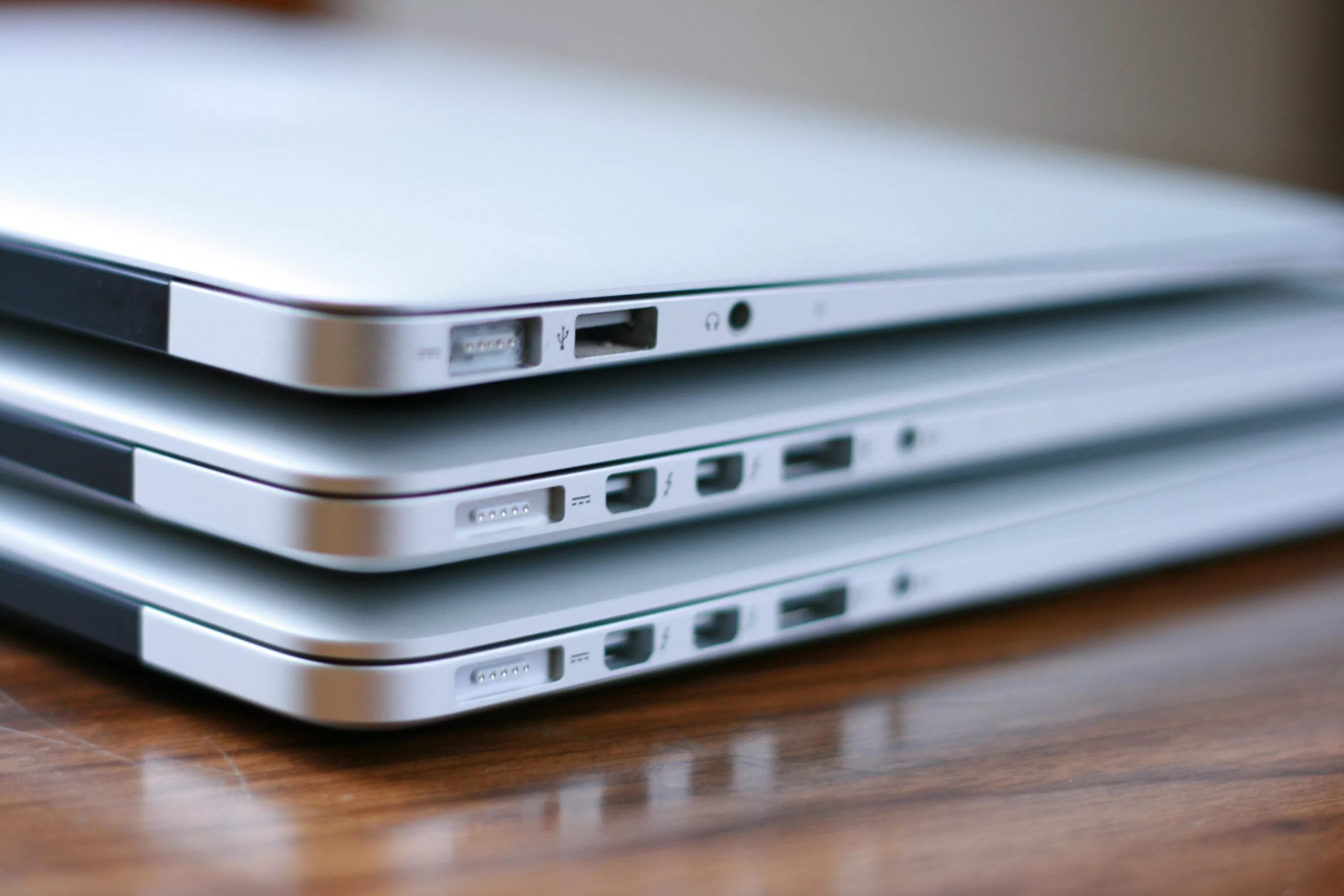Данные макбук. Macbook pro 2015 разъемы. разъемы на макбук эйр 2013. macbook air pro 13. macbook air 2015 разъемы.