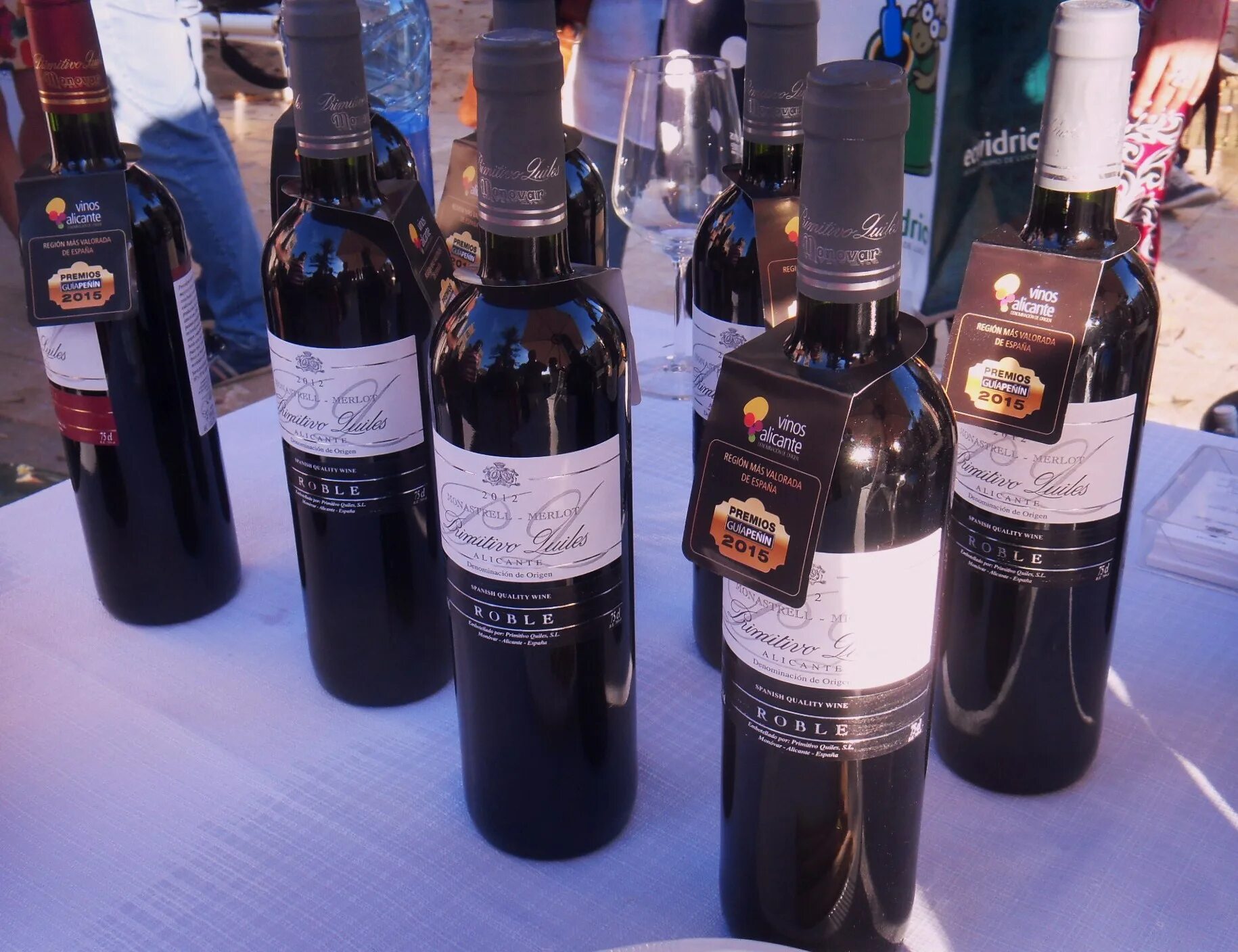 Georgian winemaker. Магазин грузинского вина. Продается вино. Ценники в винном магазине. Вино коллекционер костантино фото.