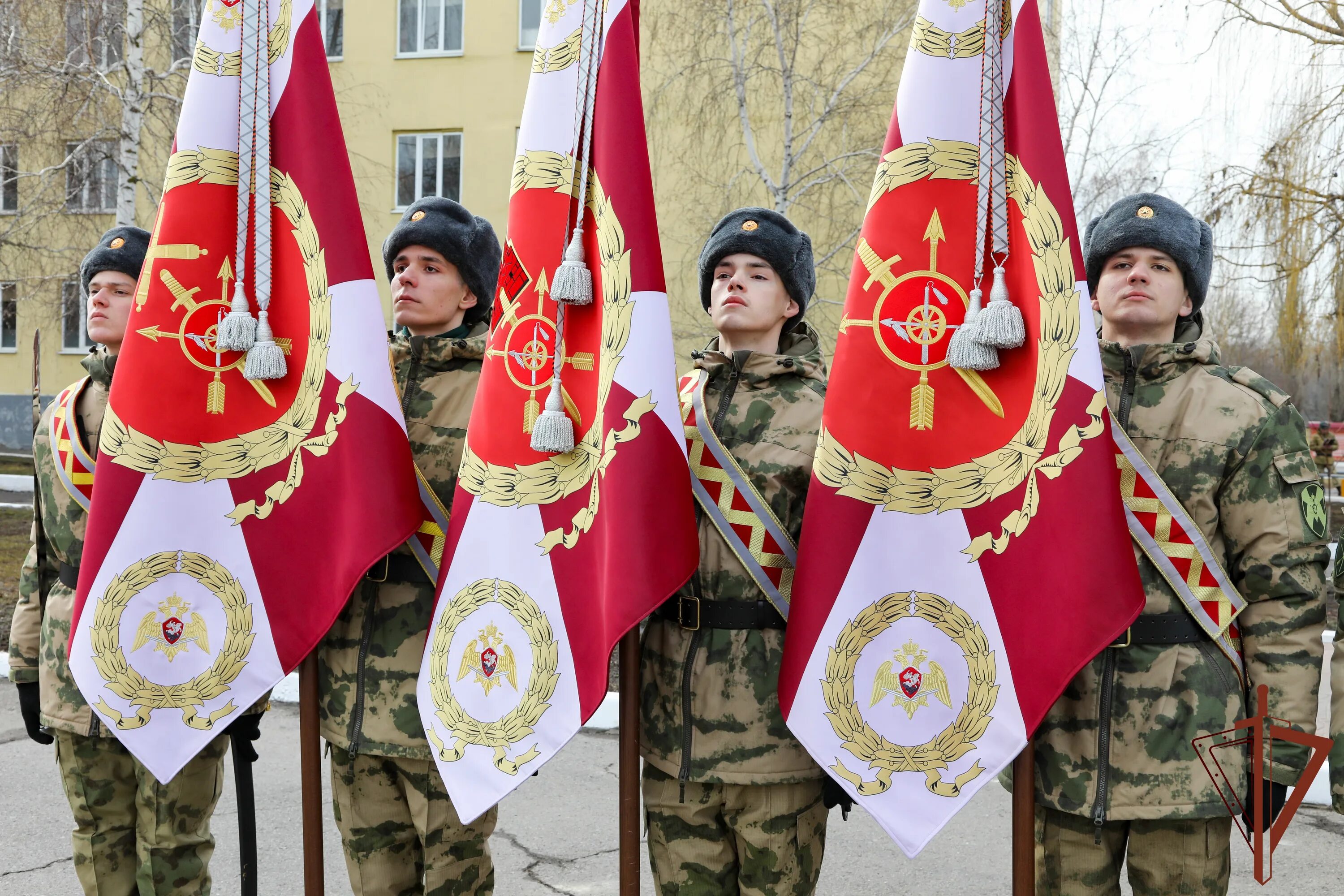 Боевое Знамя ВНГ РФ. Вручение боевого Знамени. Военное Знамя. Знамя воинской части. Боевое знамя нового образца