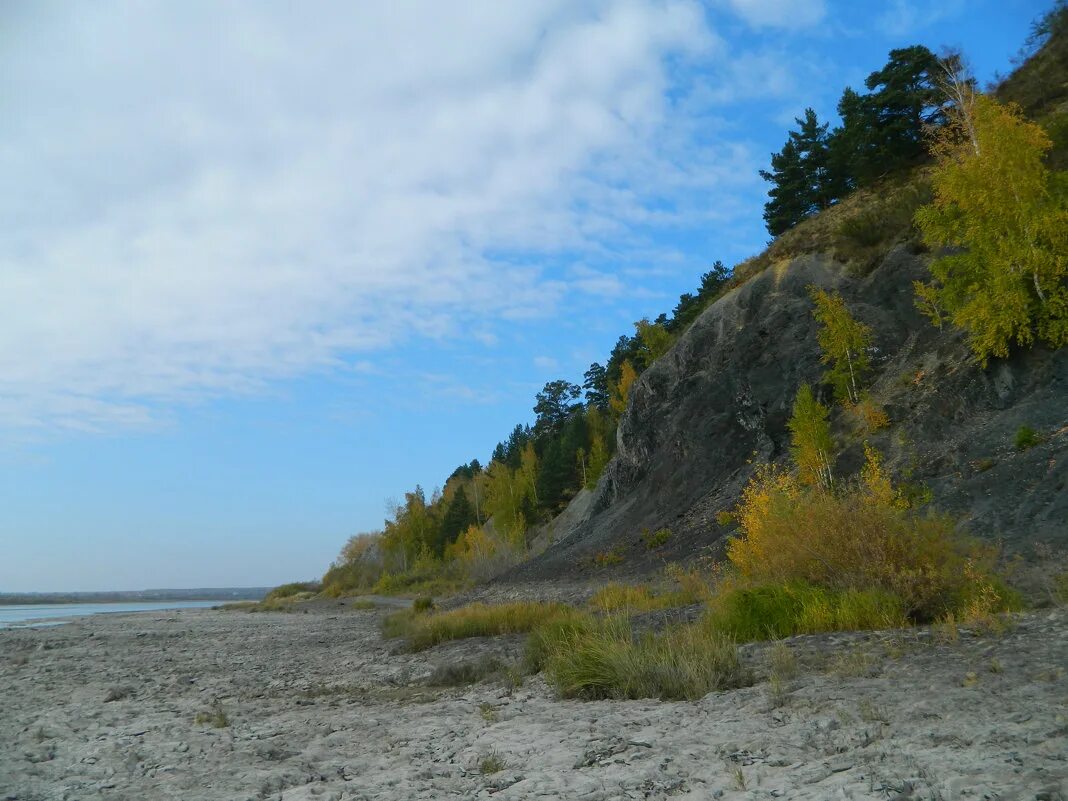 река томь синий утес. скалы в синем утесе томск. синий утес коларово. синий утес сайт. камень синий утес томск.