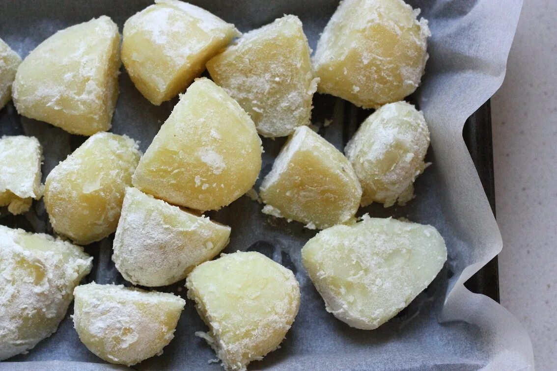 Замораживают ли картошку очищенную. Замораживают ли картошку очищенную. Полуфабрикаты из картофеля для заморозки. Картошка в целлофановом пакете. Заморозка картошки в морозилке.