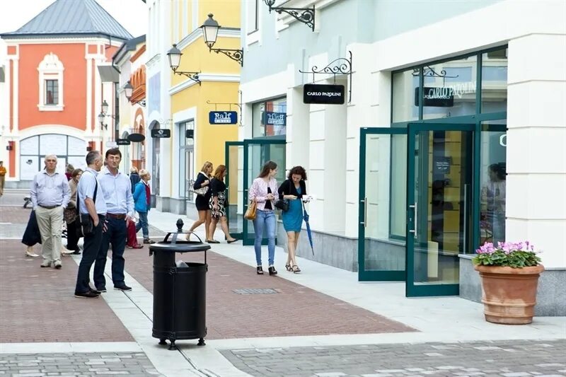 Котельники аутлет белая. Outlet Village белая дача. Аутлет мега белая дача. Аутлет Вилладж белая дача магазины. Outlet village магазины