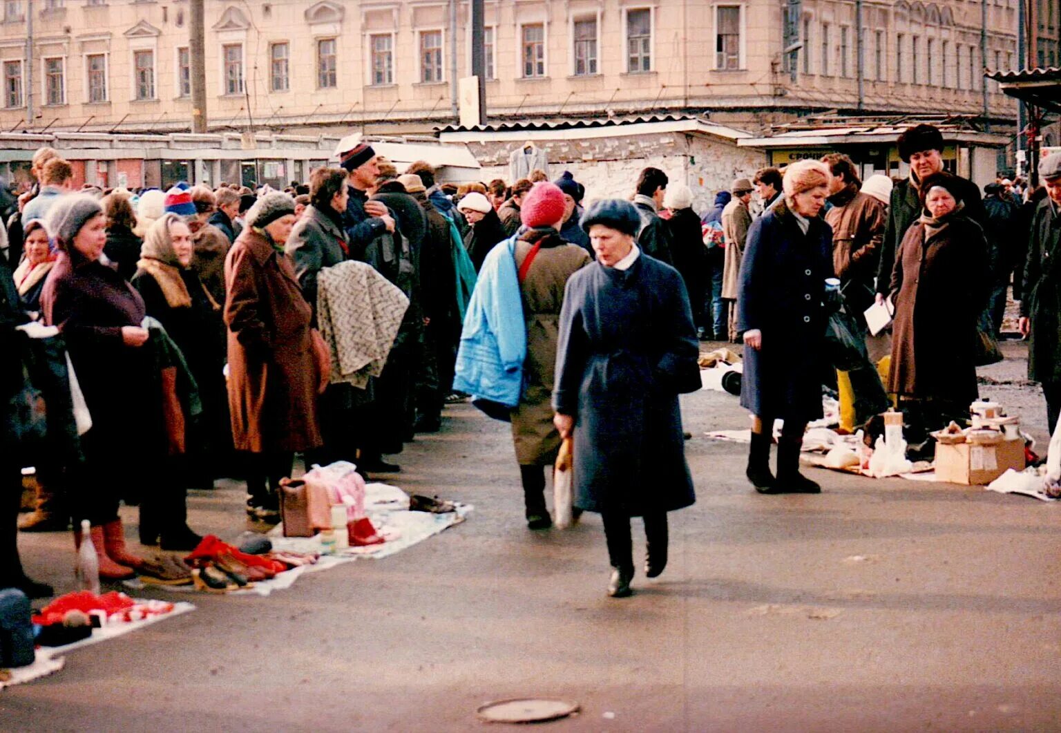 Экономика в 90 е годы. Петербург 1992 год. Дефолт это в 1990-е. Рыночная экономика в 90 е годы в России. Россия в 1990-е годы.