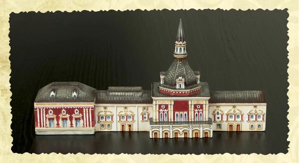 Кустодия. Студия коллекционной керамики Кустодия. Кустодия керамика коллекционная. Керамические домики Кустодия. Миниатюра вокзал.
