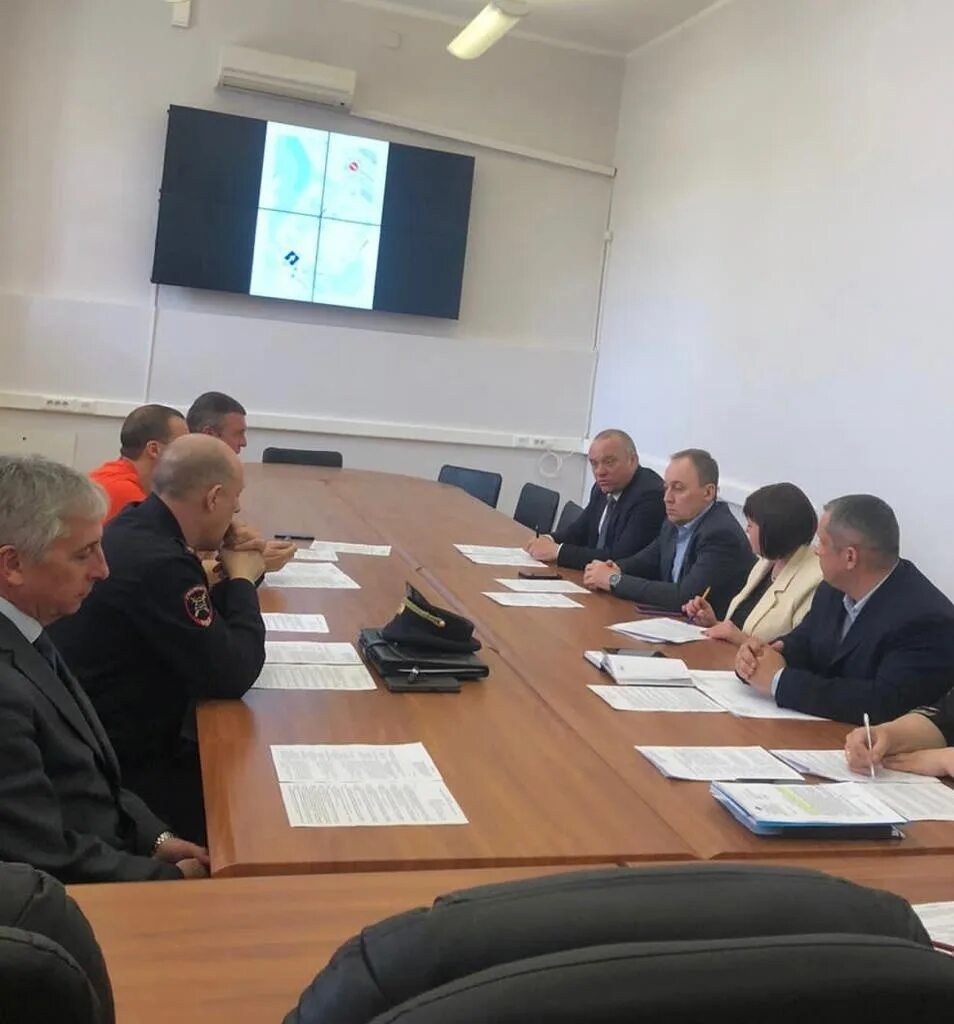 Городское хозяйство калуга. Городское хозяйство калуга. Калужская область. Спиленное дерево. Укладка асфальта на тверской 2020.