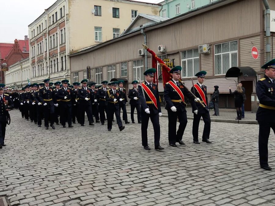 Веб выборг. Парад в выборге. парад на 9 мая выборг. 9 мая в выборге. город выборг парад 9 мая 2010 год.