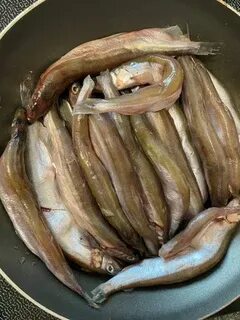 Мойва с луком на сковороде водичкой
