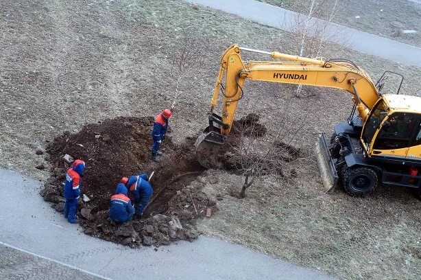 Работаю на экскаваторе в жкх. Экскаватор коммунальные услуги. экскаватор жкх фото высокого разрешения. использование экскаваторов в коммунальных работах.