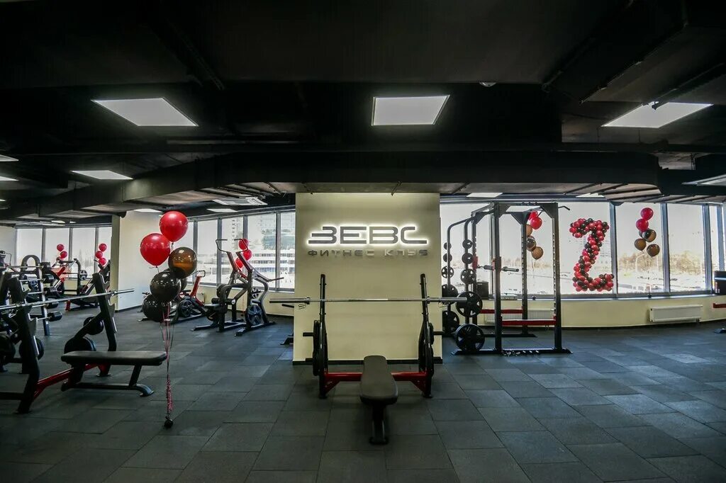 Спортзал зевс каменск-шахтинский. Зевс в тренажерном зале. Спортзал зевс новосибирск. Тренажерный зал зевс. Тренажерный зал зевс.