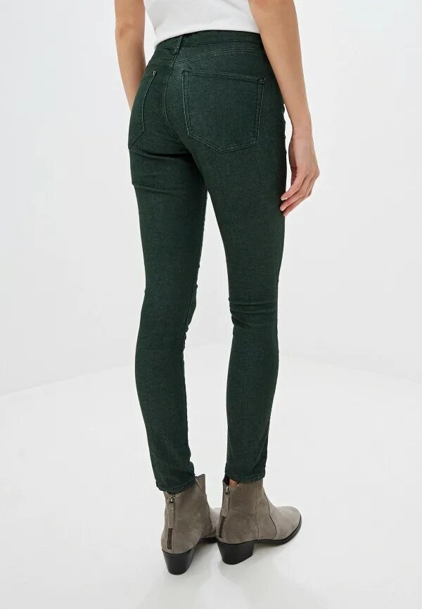Джинса зеленая купить. Зелёные джинсы женские. Темно зеленые джинсы. Зеленые брюки женские Topshop. Джинсы салатовые прямые.