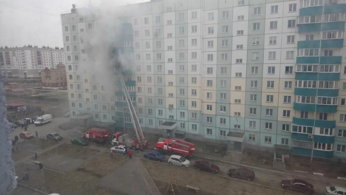 Пожар в Магнитогорске на зеленом Логе. Пожар в квартире. Магнитогорск многоэтажки. Черное белое Магнитогор.