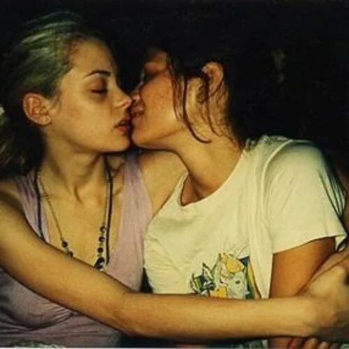 Kings lesbian. Jaime King 90s. Jamie King heroin Chic. Jaime King lesbian Kiss. Richard kissing Briana Buckmaster.