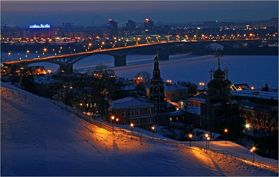 Нижний насколько. Нижегородский Кремль Нижний Новгород зимой. Вид на ночной Нижний Новгород. Белые ночи в Нижнем Новгороде. Ночной Кремль Нижний Новгород.