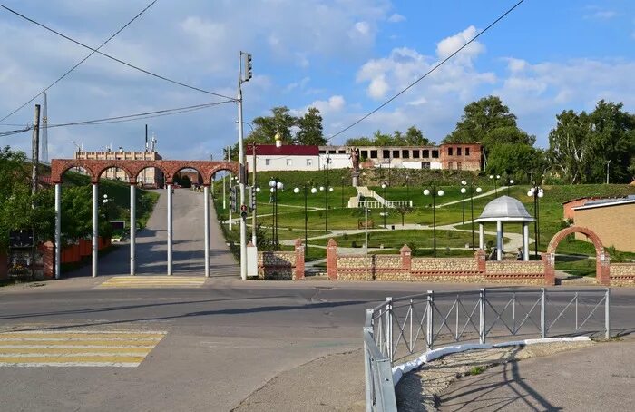 Михайлов город Рязанская. Город Михайлов Рязанской области набережная. Михайлов Рязанская область население. Мост в Михайлове Рязанской области. Улицы михайлова рязанской области