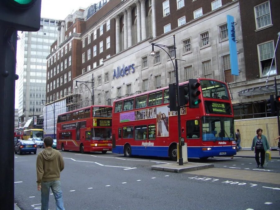 Oxford street сейчас. Оксфорд стрит лондон на английском. Улицы лондона на английском. Лондон оксфорд стрит фото. Оксфорд улица в лондоне на английском.