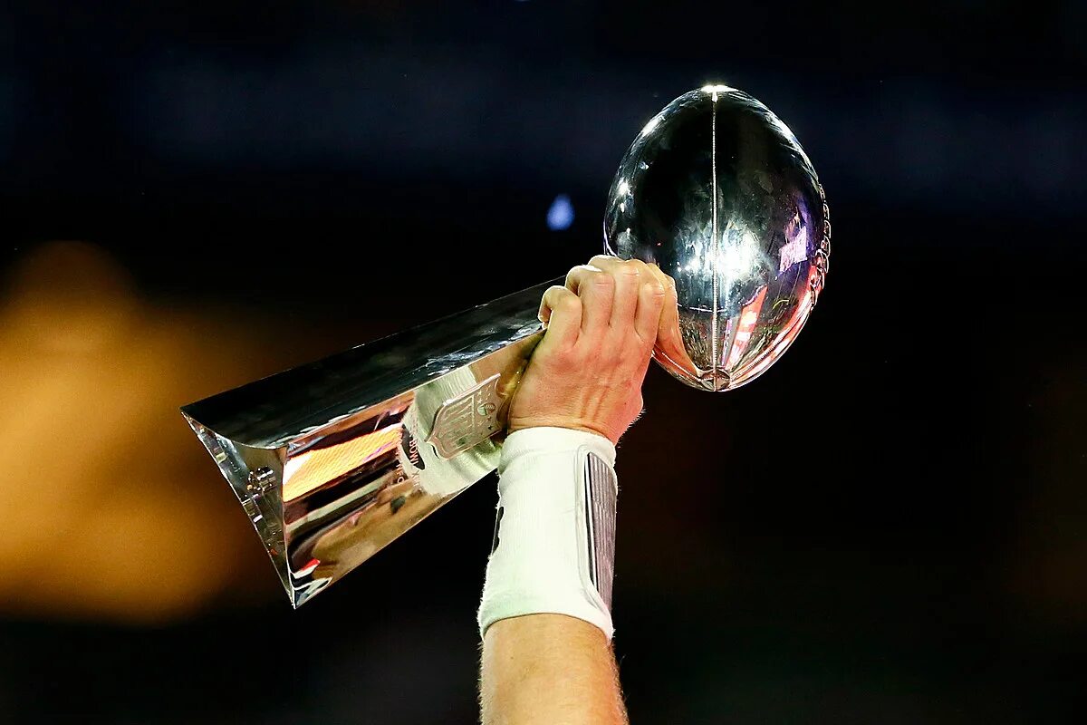 Кубок Винса Ломбарди. Супербоул Кубок. Super Bowl Trophy. Суперкубок (NFL). Дорогие спортсмены