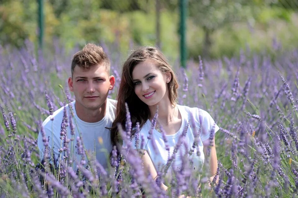 Съемка пары. Фотосессия на природе пара. лаванда любовь. лав стори в лавандовом поле. фото молодой пары.