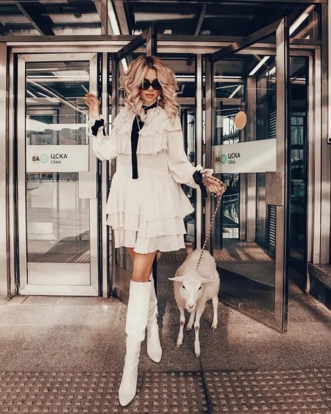 Helen instagram. Хелен флэнаган. Машина helen yes. Лена тэ. Helen instagram.
