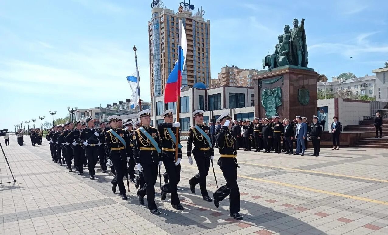 Сайт образования новороссийска. День Черноморского флота Новороссийск. Парад Победы в Новороссийске 2022г. Город Новоросс. ВМФ Новороссийск.