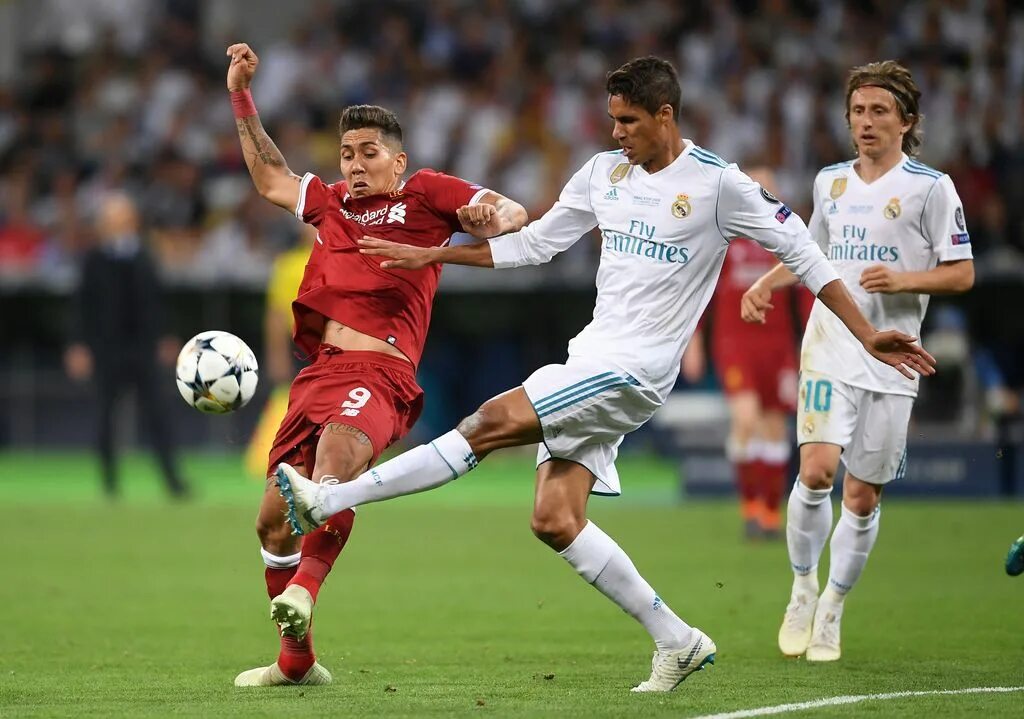 Champions league live stream. Реал Мадрид Ливерпуль. Liverpool vs Madrid. Реал Мадрид Ливерпуль финал 2018. Роберто Фирмино в Реал Мадрид.