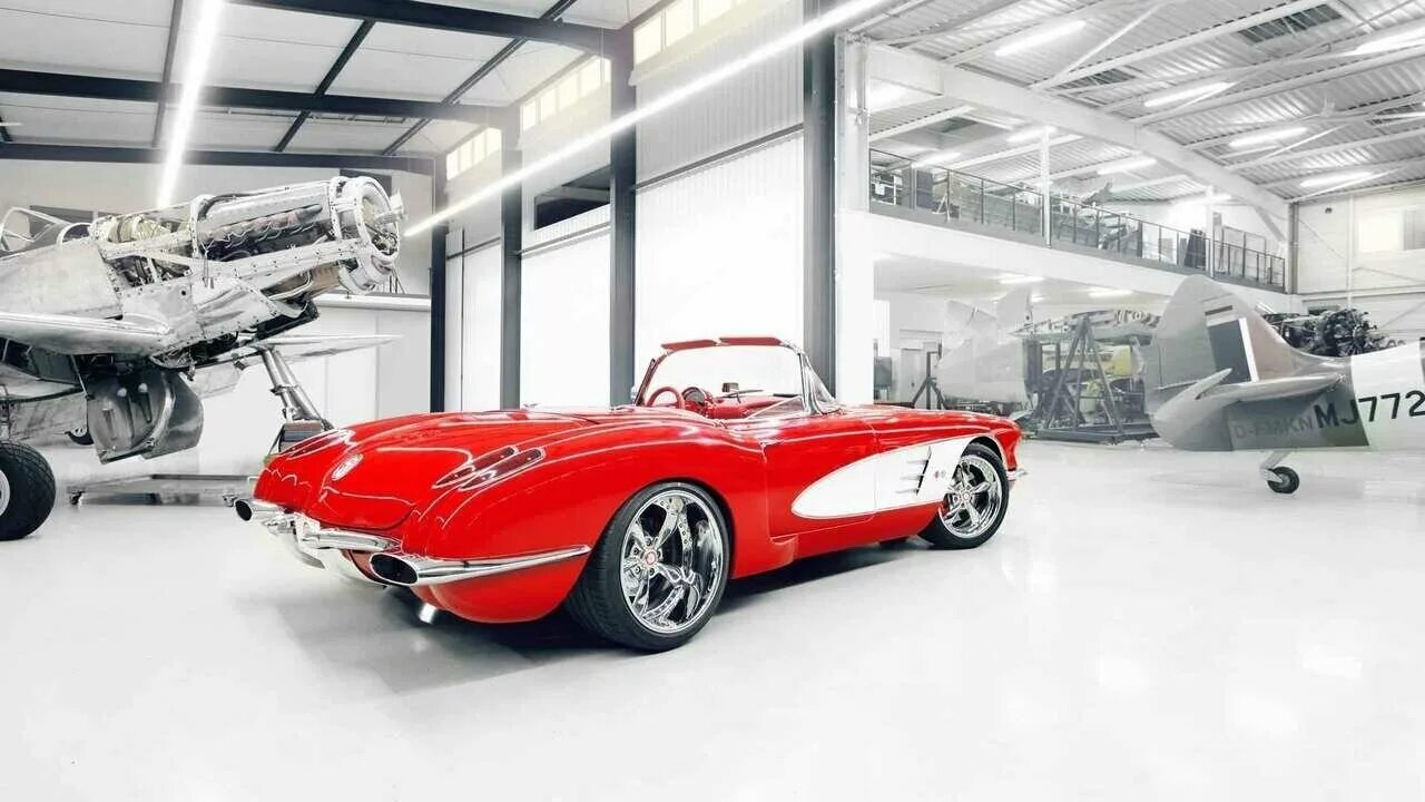 Mercedes benz slk 55 amg special edition. голландский трицикл carver. трицикл t-rex. футуристические автомобили. 2012 mercedes-benz slk 55 amg.