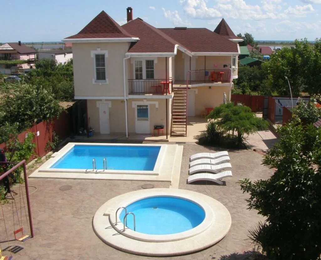 Благовещенская олимпия. Благовещенская олимпия. Олимпия благовещенская. Анапа бугазская коса домики. Гостевой дом олимпия благовещенская.