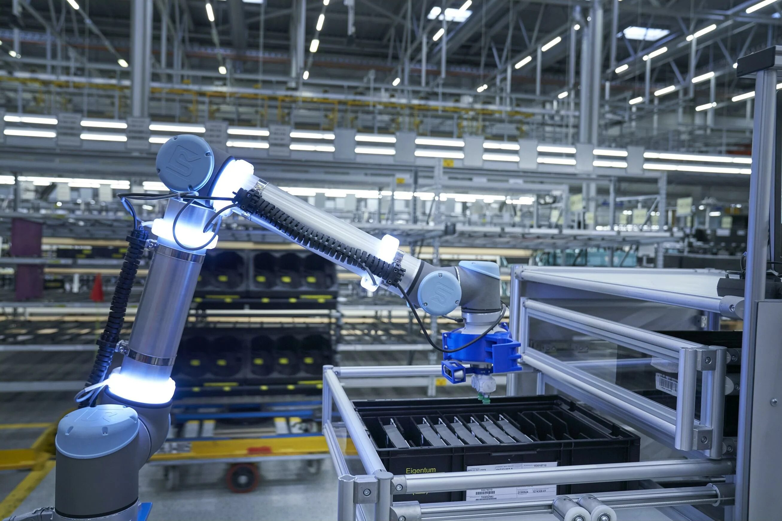 Логистические роботы. Индустрия 4.0 робот р2. Робот БМВ. Технологии логистики 4.0.