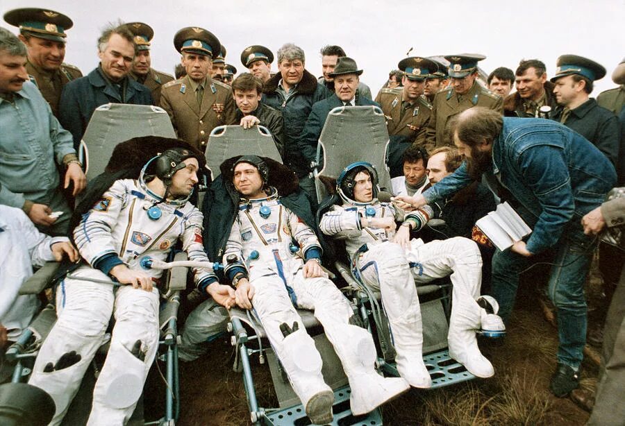 Почему умирают космонавты. Экипаж Союз ТМ-7. Встреча с космонавтом. Встреча Космонавтов на земле.