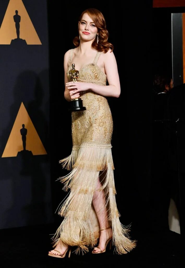 Emma stone oscar. Эма Стоун Оскар 2017 платье. ЭММАМ стостоун на Оскаре.