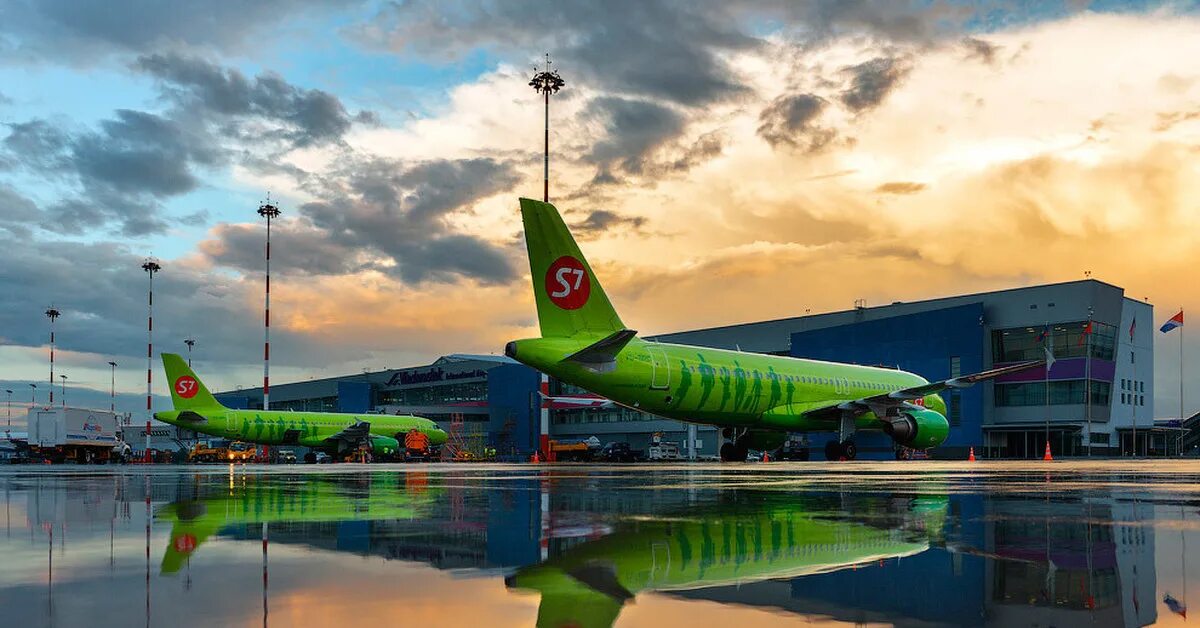 S7 airlines сибирь. Самолёты авиакомпании s7 Airlines. Самолёты s7 Авиапарк. Авиапарк авиакомпании Сибирь. Самолет эссевен.