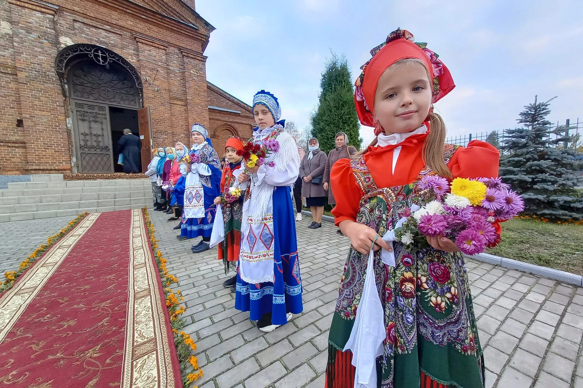 Погода покровское. Праздник Орловского района. Накануне праздника. День Покровского района Орловской области. Наряды на Покров в школу.