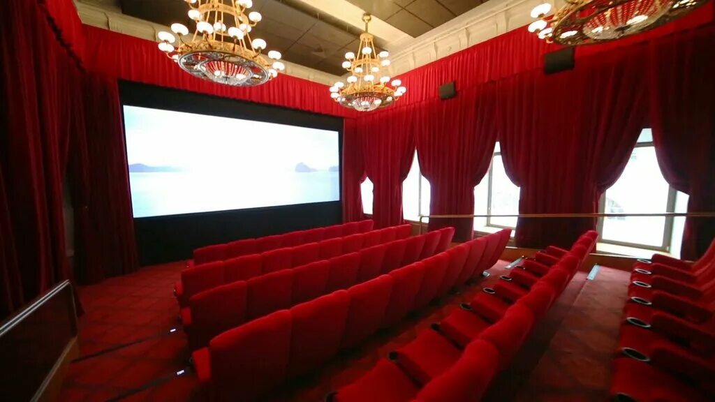 кинотеатр в гуме расписание сеансов. кинотеатр в гуме меню. меню кинотеатра. кинозал гума. гум большой зал.