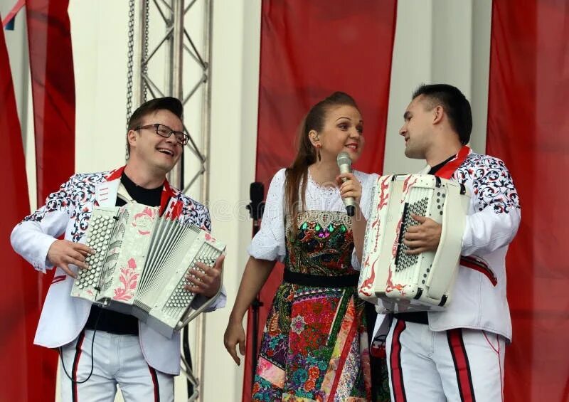 Сергея войтенко и девятова. Дуэт девятовы. Попурри девятова. Группа баян микс. Дуэт с девятовой.