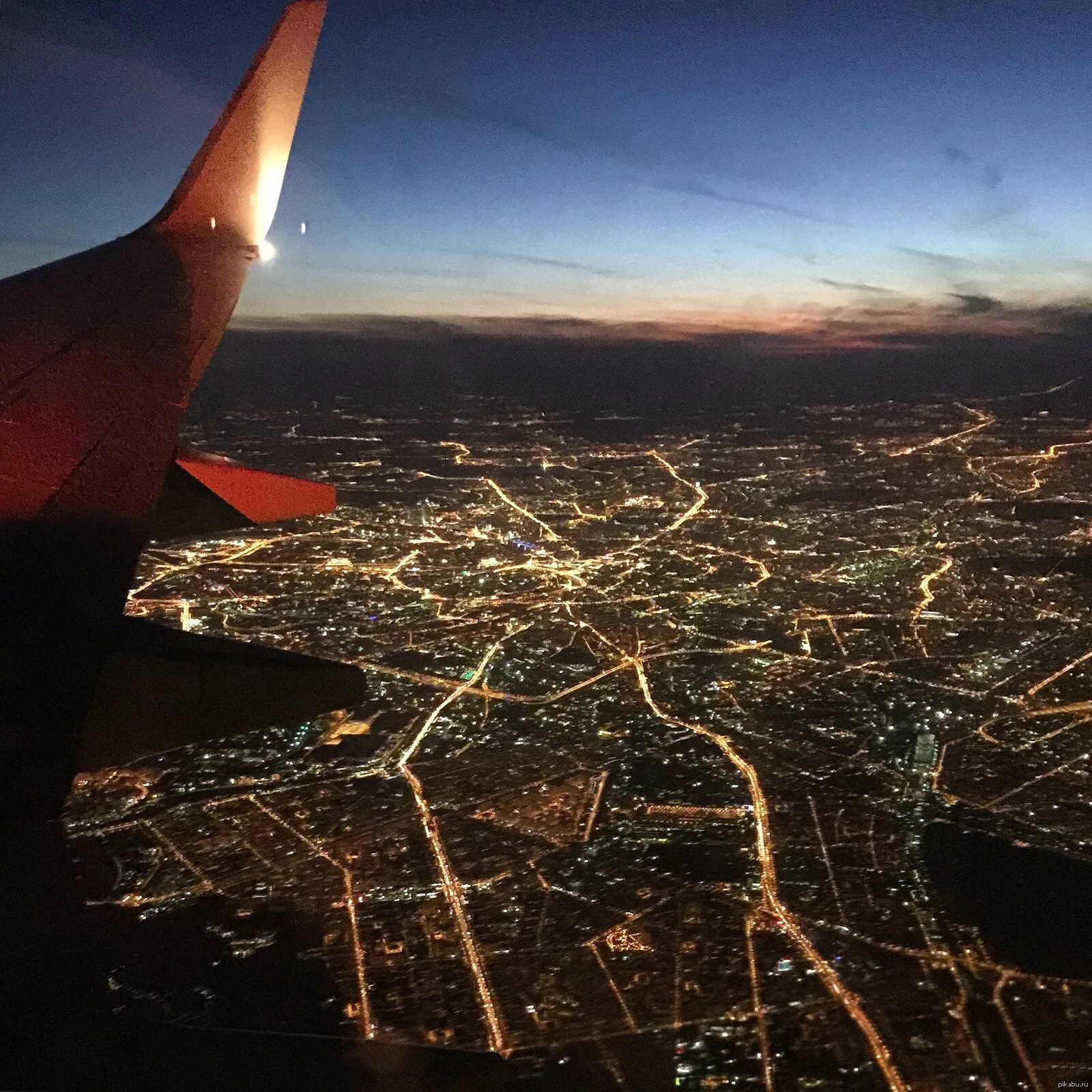 Летают самолеты над москвой. Ил 76 мд. Самолёт пролетает над москвой. Летают самолеты над москвой. Вертолет над москвой.