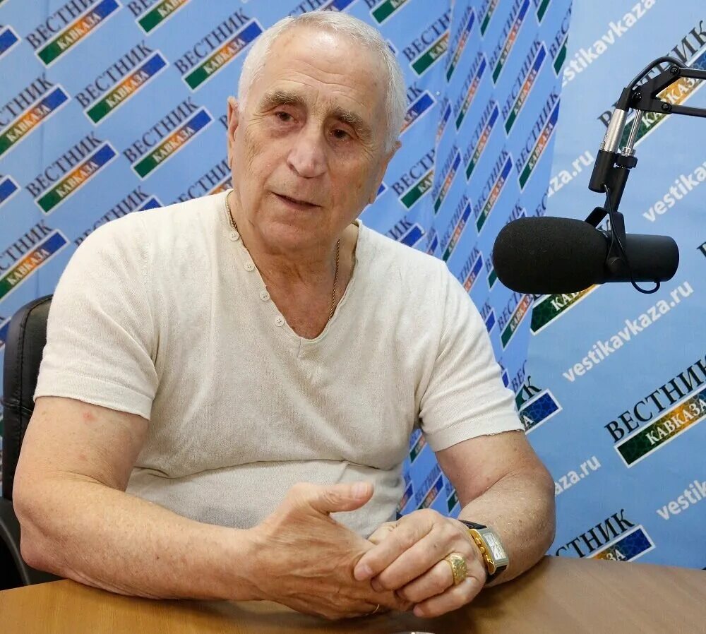 Кавазашвили. Анзор кавазашвили. анзор кавазашвили футболист. анзор кавазашвили торпедо. анзор кавазашвили в молодости.