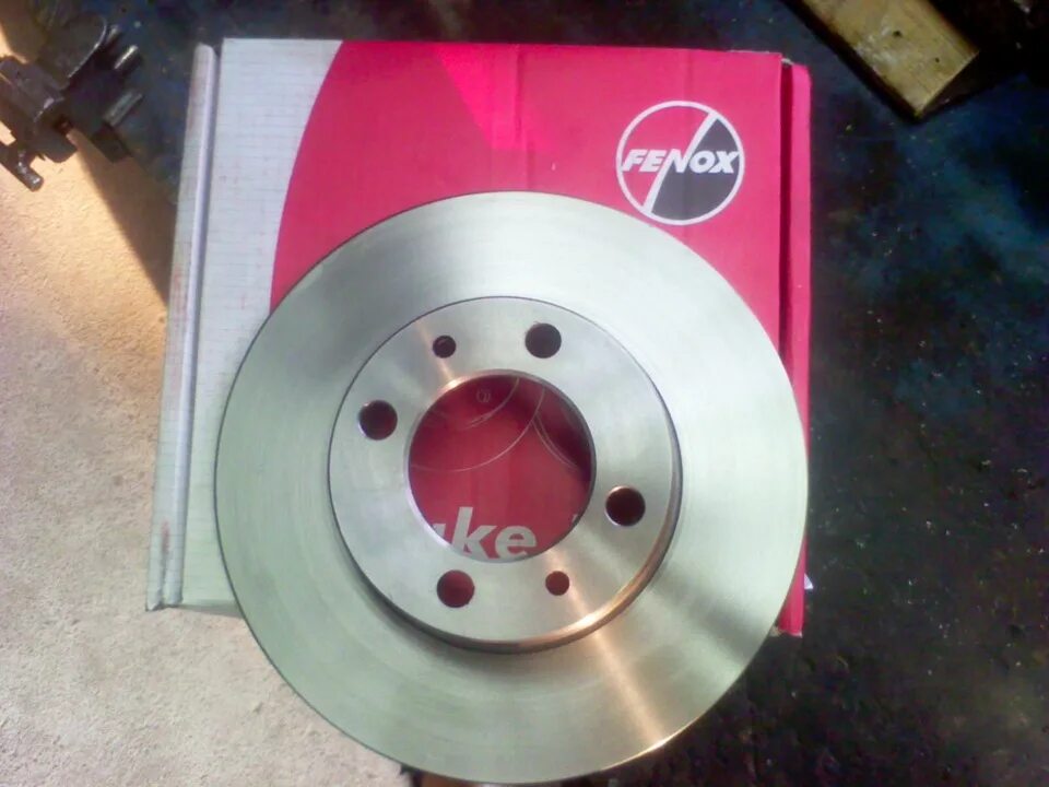 Тормозной диск 2106. Тормозной диск 2106. Тормозной диск ваз 2106. Дисковые тормоза на ваз 2106. Передние дисковые тормоза на ваз 2106.