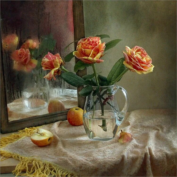 Цветы отражаются в зеркале. Натюрморт с розами. Натюрморт с отражением в зеркале. Розы на окне живопись.