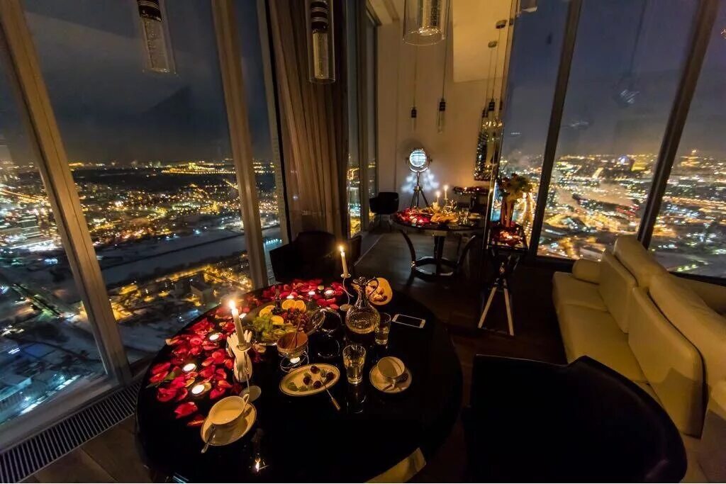 Отель москва сити с панорамным видом. Панорамный ресторан Москоу Сити. Москва Сити отель. Ресторан с видом на город. Ресторан в башне Федерация.