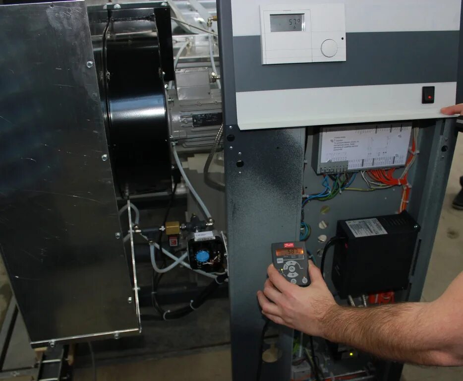 Ремонт котлов королев. Ремонт газовых котлов обзор. Обслуживание газовых котлов картинки. Газовый котел для визитки. Ремонт котлов королев.