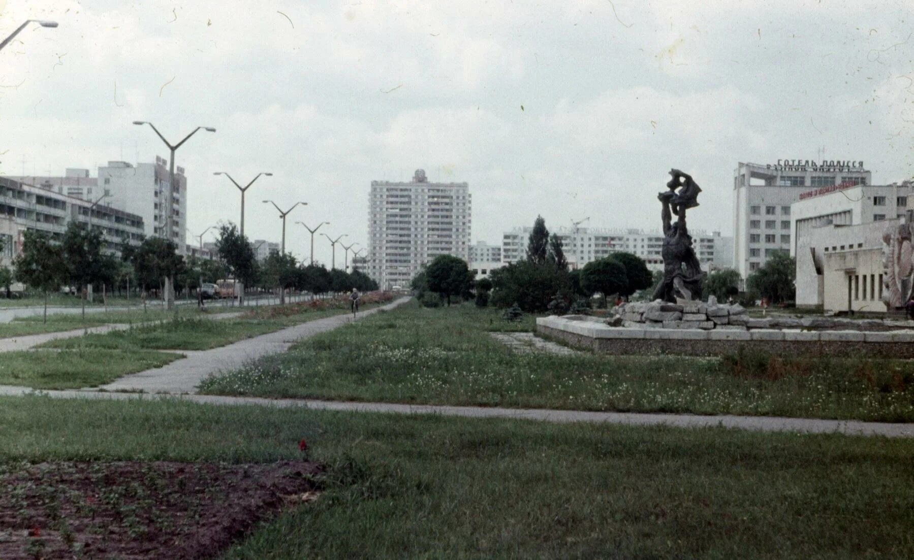 Население чернобыля до аварии. Город припять 1986 год. улица курчатова припять 1985-е. припять 1986 до аварии. припять 1985 улица курчатова.