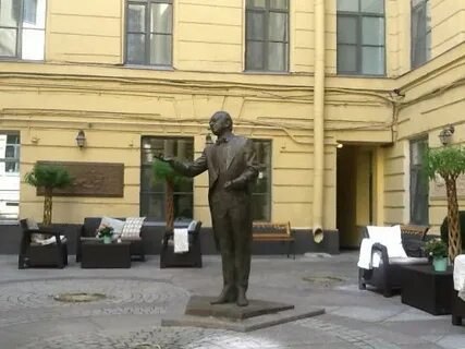 Памятник гостиницы
