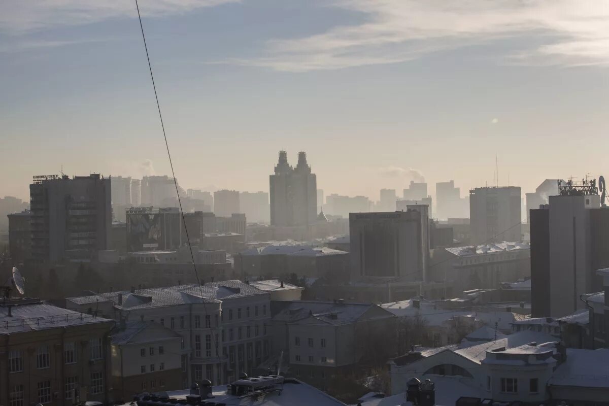 Серый воздух. Облачная башня над Новосибирском. В воздухе висит пыль